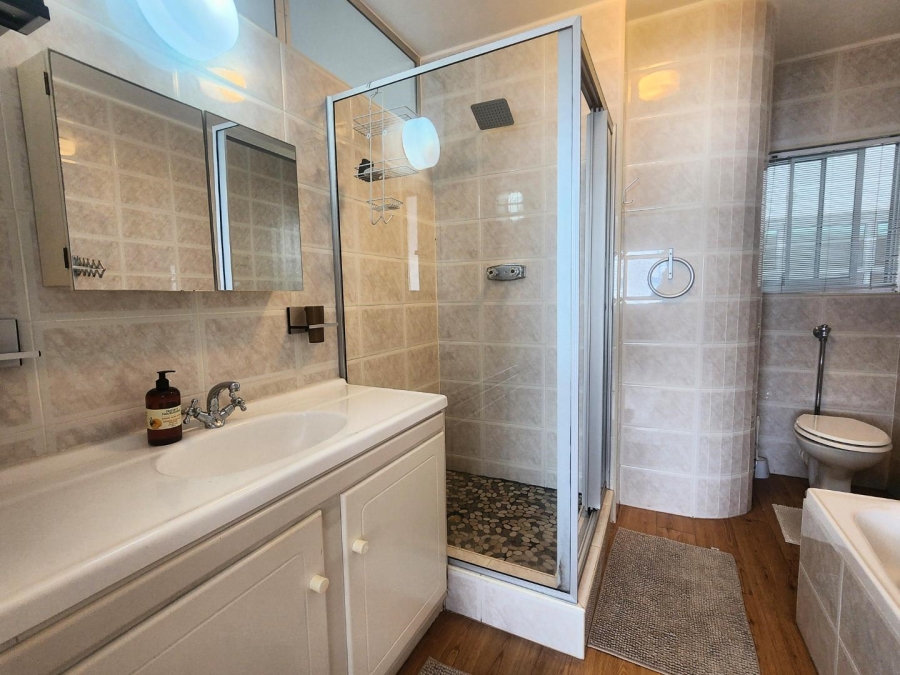 To Let 1 Bedroom Property for Rent in Sea Point Western Cape